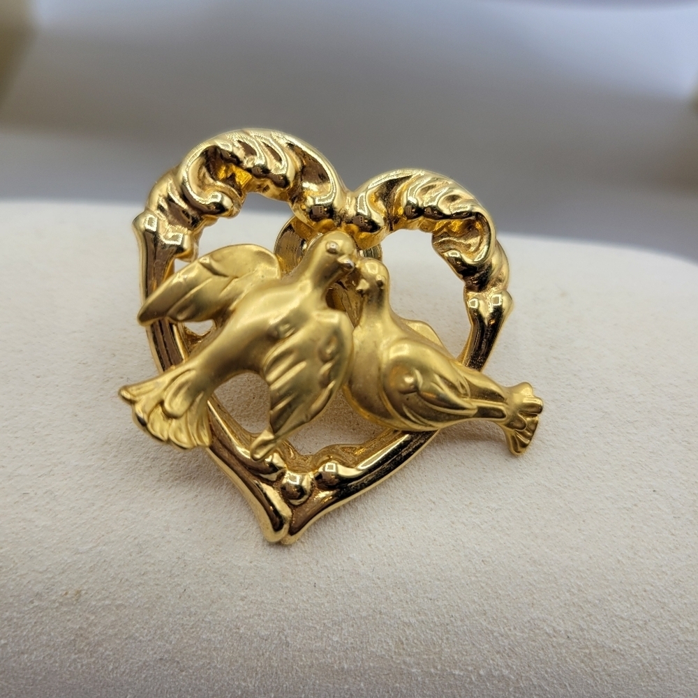 Doves Heart Pin • Goldtone • Retro • New Condition